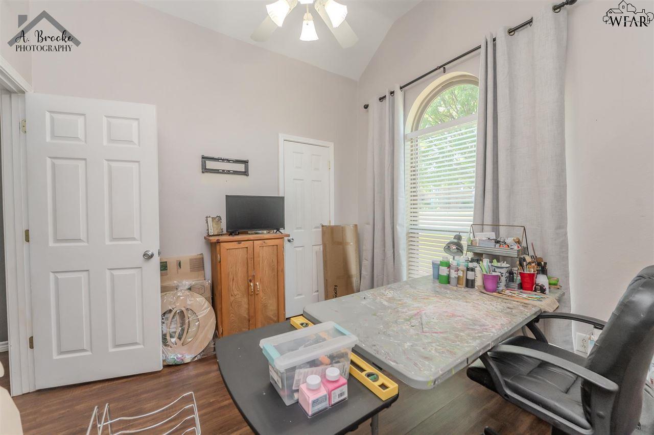 4117 Country Meadows Drive, Iowa Park, Texas image 18