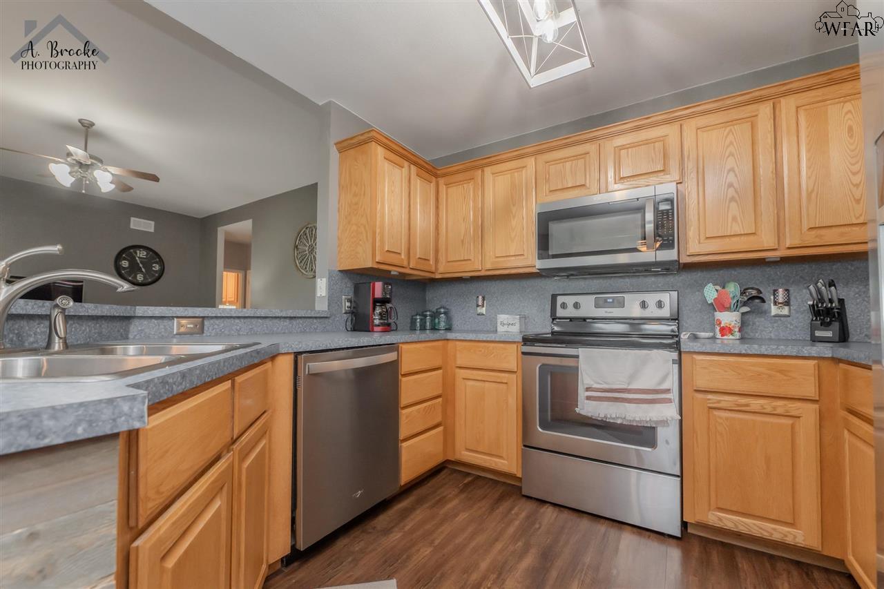 4117 Country Meadows Drive, Iowa Park, Texas image 7