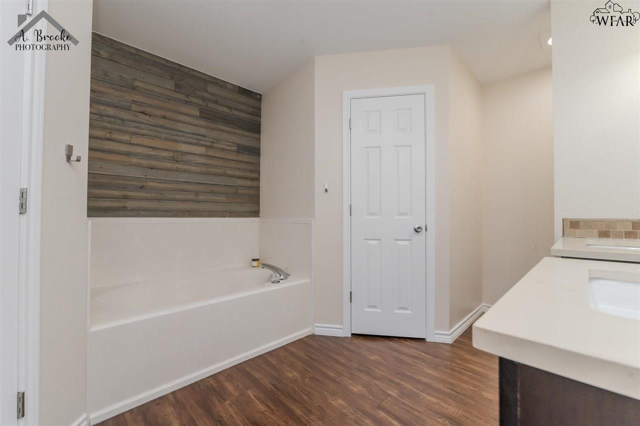 4117 Country Meadows Drive, Iowa Park, Texas image 15