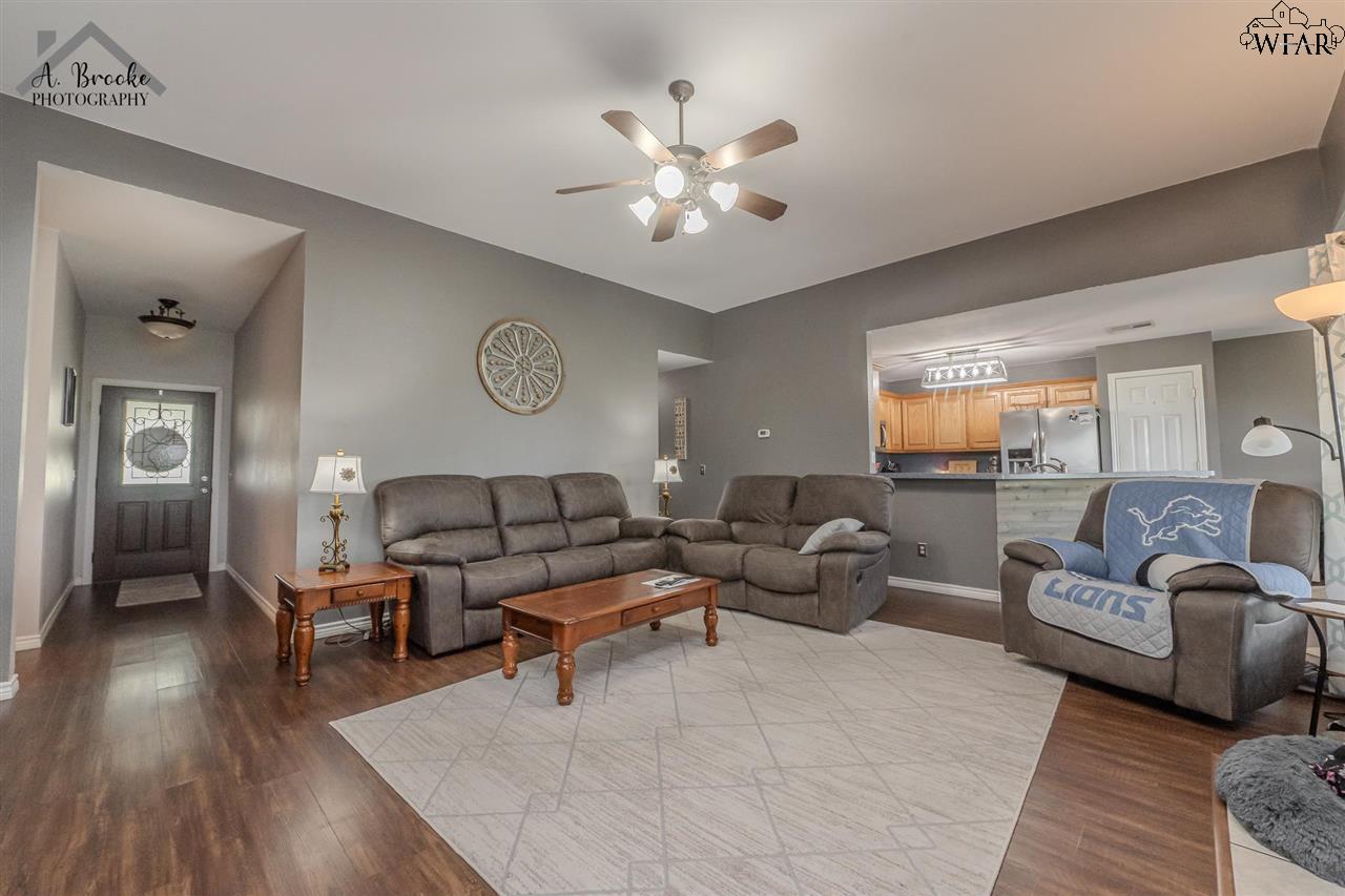 4117 Country Meadows Drive, Iowa Park, Texas image 4