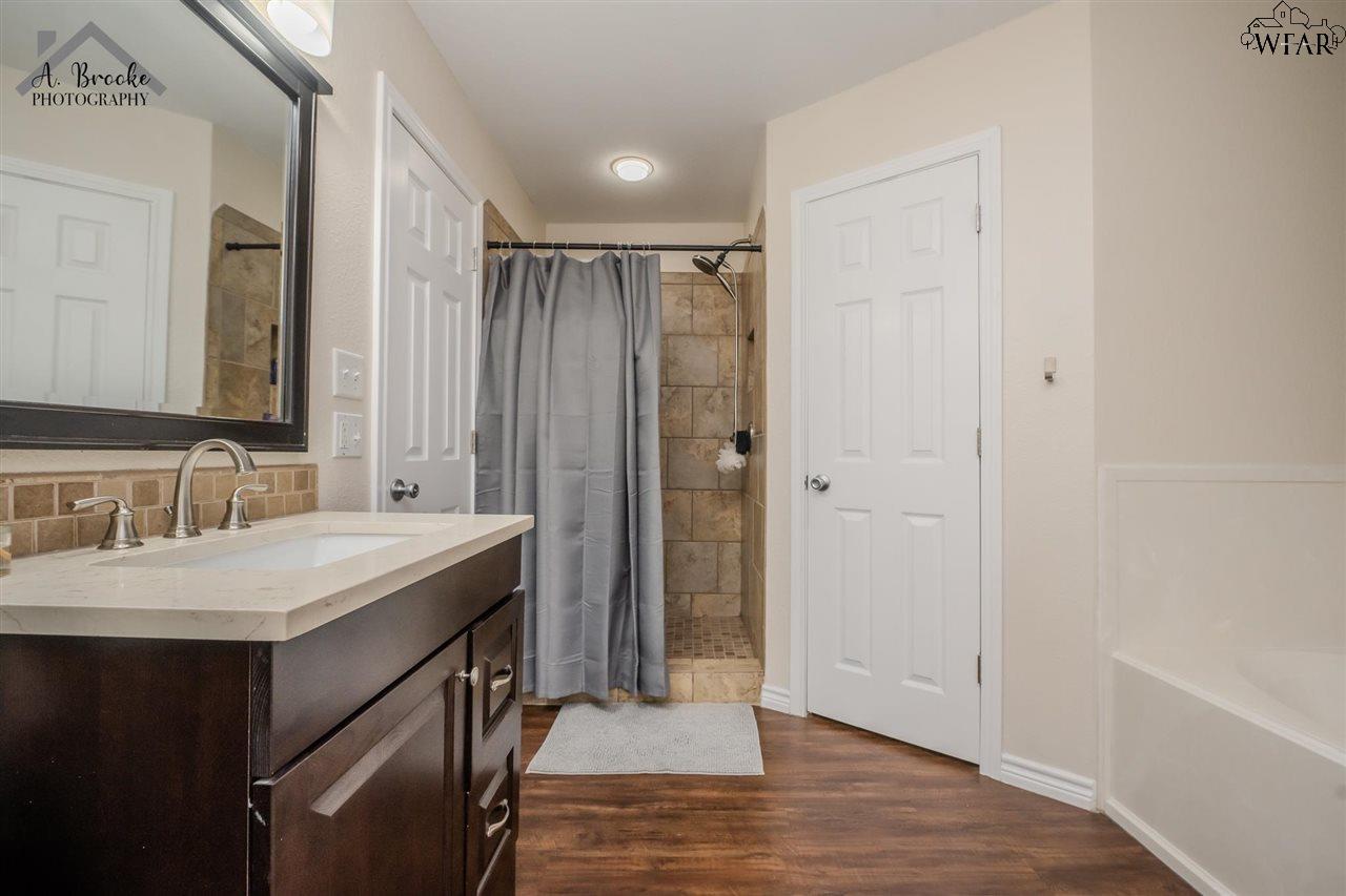 4117 Country Meadows Drive, Iowa Park, Texas image 17