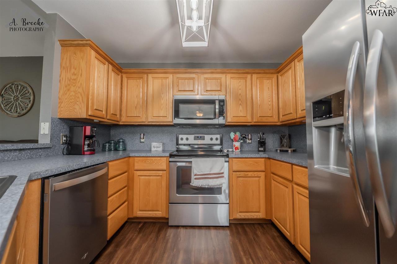 4117 Country Meadows Drive, Iowa Park, Texas image 9