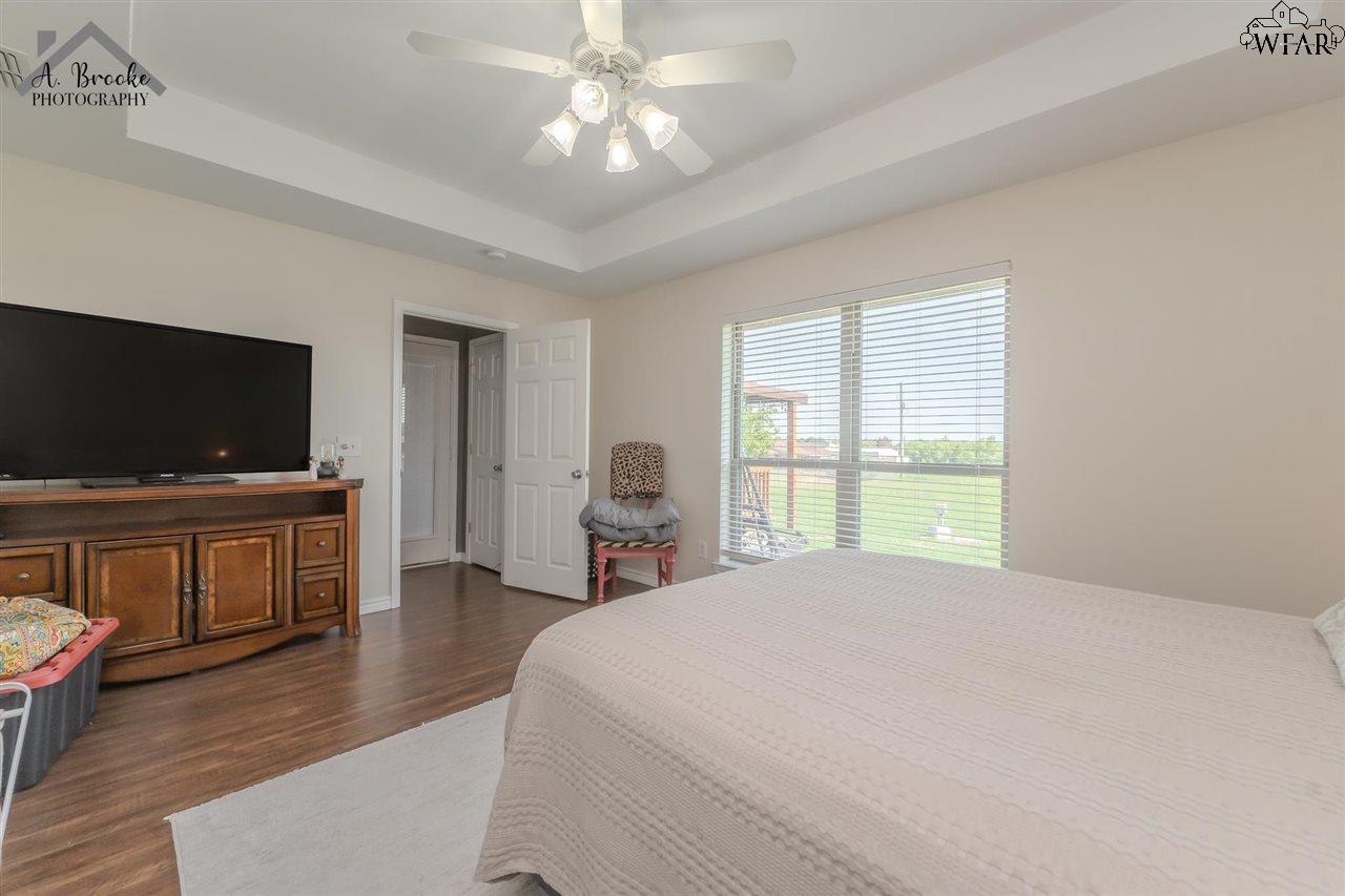 4117 Country Meadows Drive, Iowa Park, Texas image 13