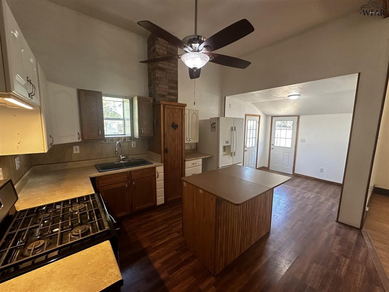 501 N Tackitt Street, Seymour, Texas image 8