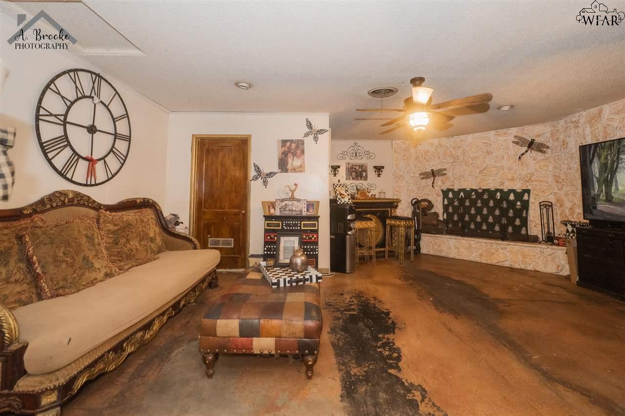 306 W Reiman Street, Seymour, Texas image 4