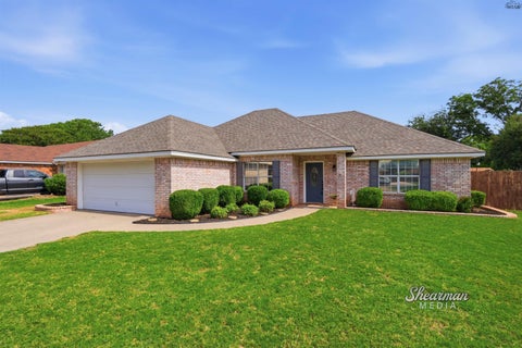 Homes For Sale - 1215 Amherst Street<br/> Wichita County, Burkburnett, TX 76354