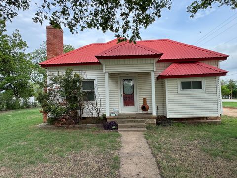 Homes For Sale - 311 S Cedar Street<br/> Seymour, TX 76380