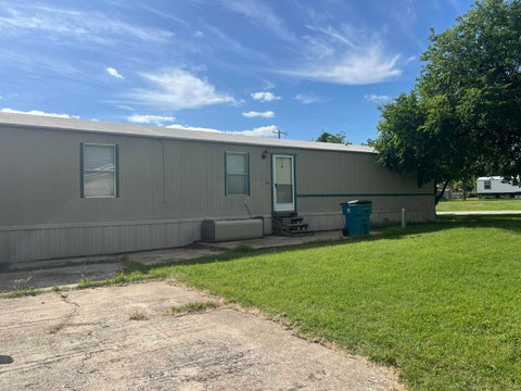 Mobile Home For Rent - 601 S Crockett Street<br/> Henrietta, TX 76365