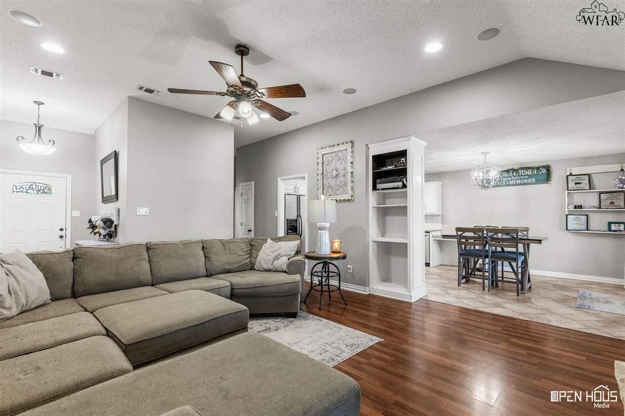1438 Lariat Trail, Henrietta, Texas image 4