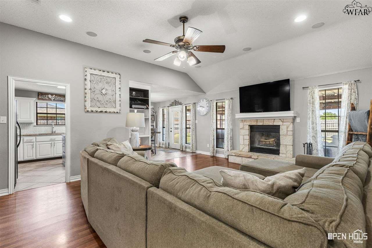 1438 Lariat Trail, Henrietta, Texas image 3