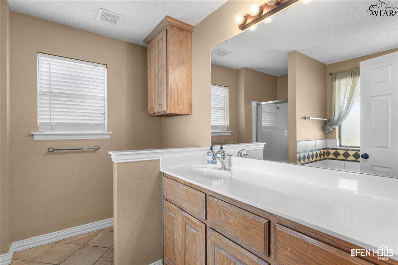 1438 Lariat Trail, Henrietta, Texas image 13