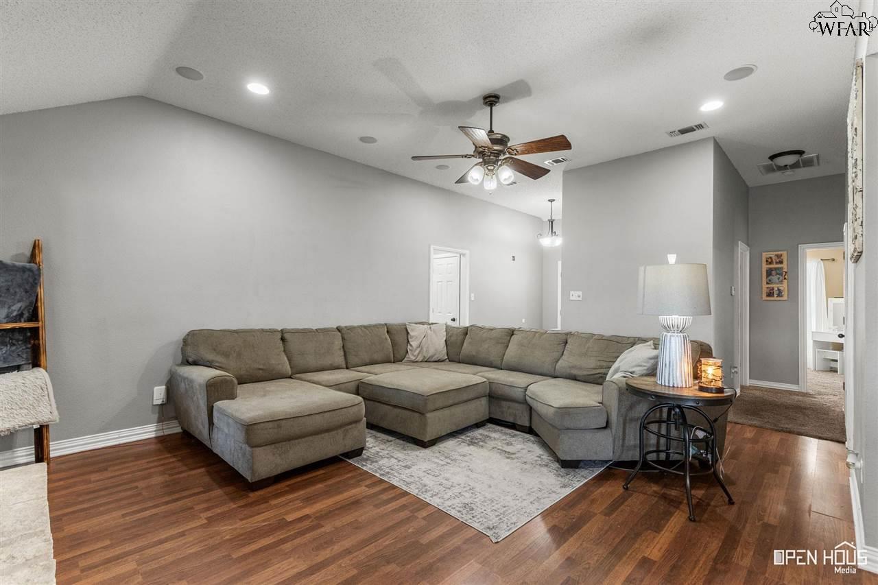 1438 Lariat Trail, Henrietta, Texas image 5