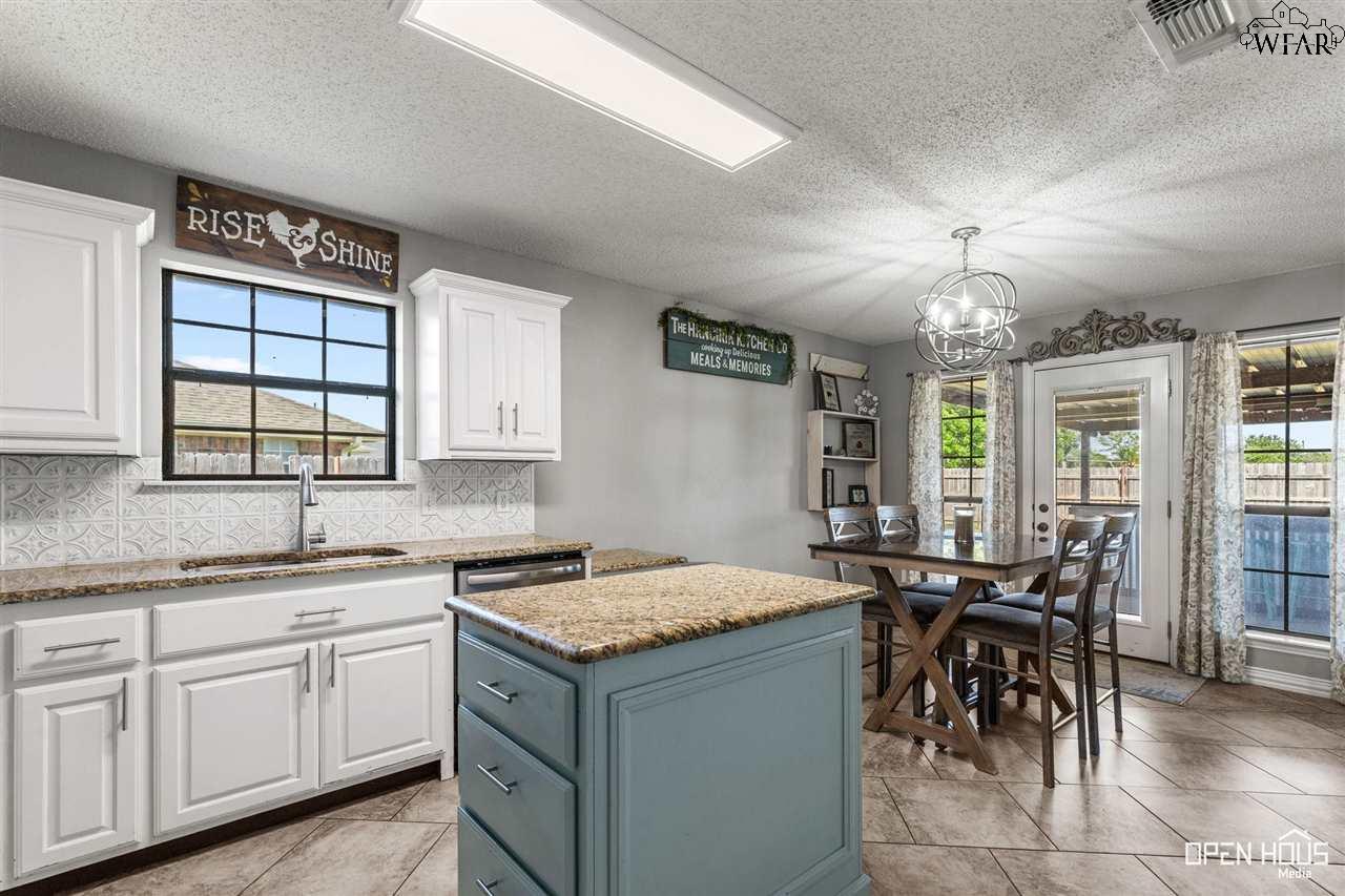 1438 Lariat Trail, Henrietta, Texas image 7