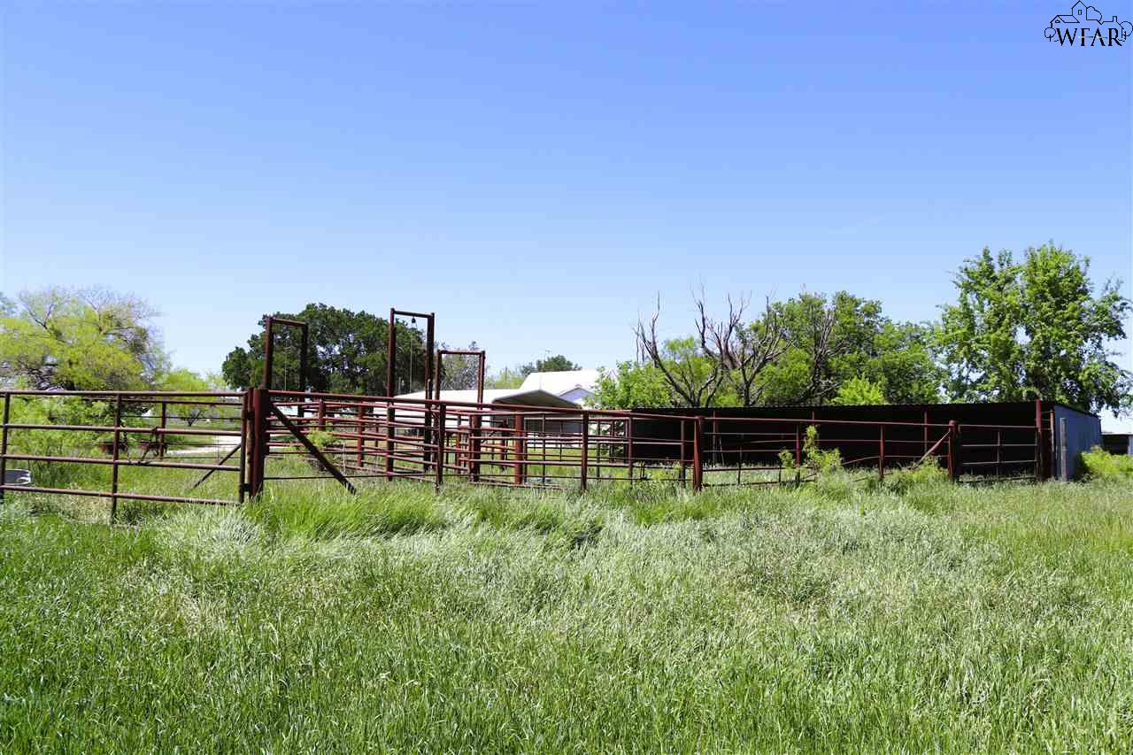 10543 Old Joy Shannon Rd, Henrietta, Texas image 9