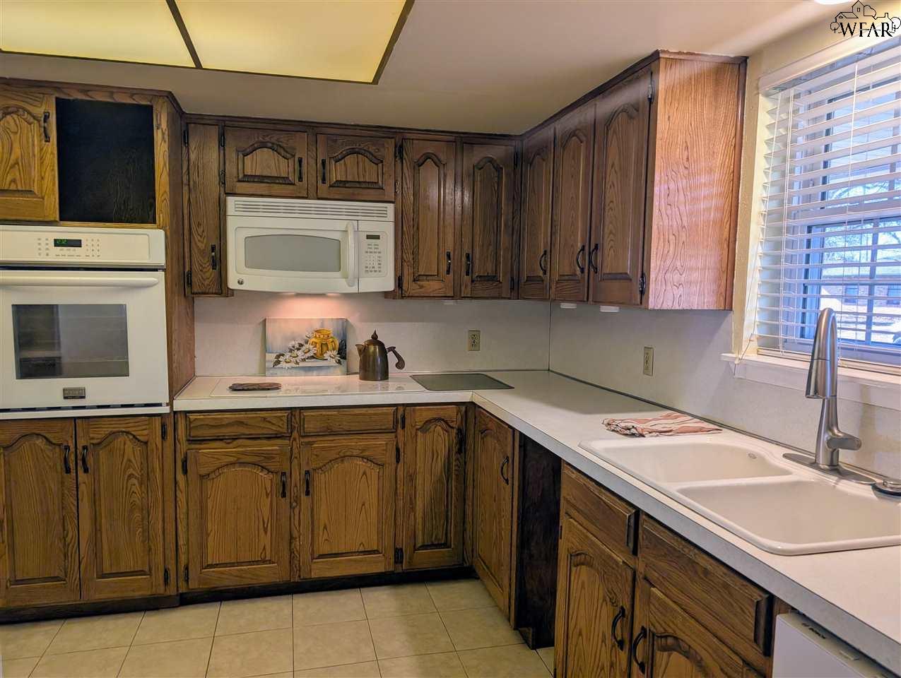 1045 Jan Lee Drive, Burkburnett, Texas image 12