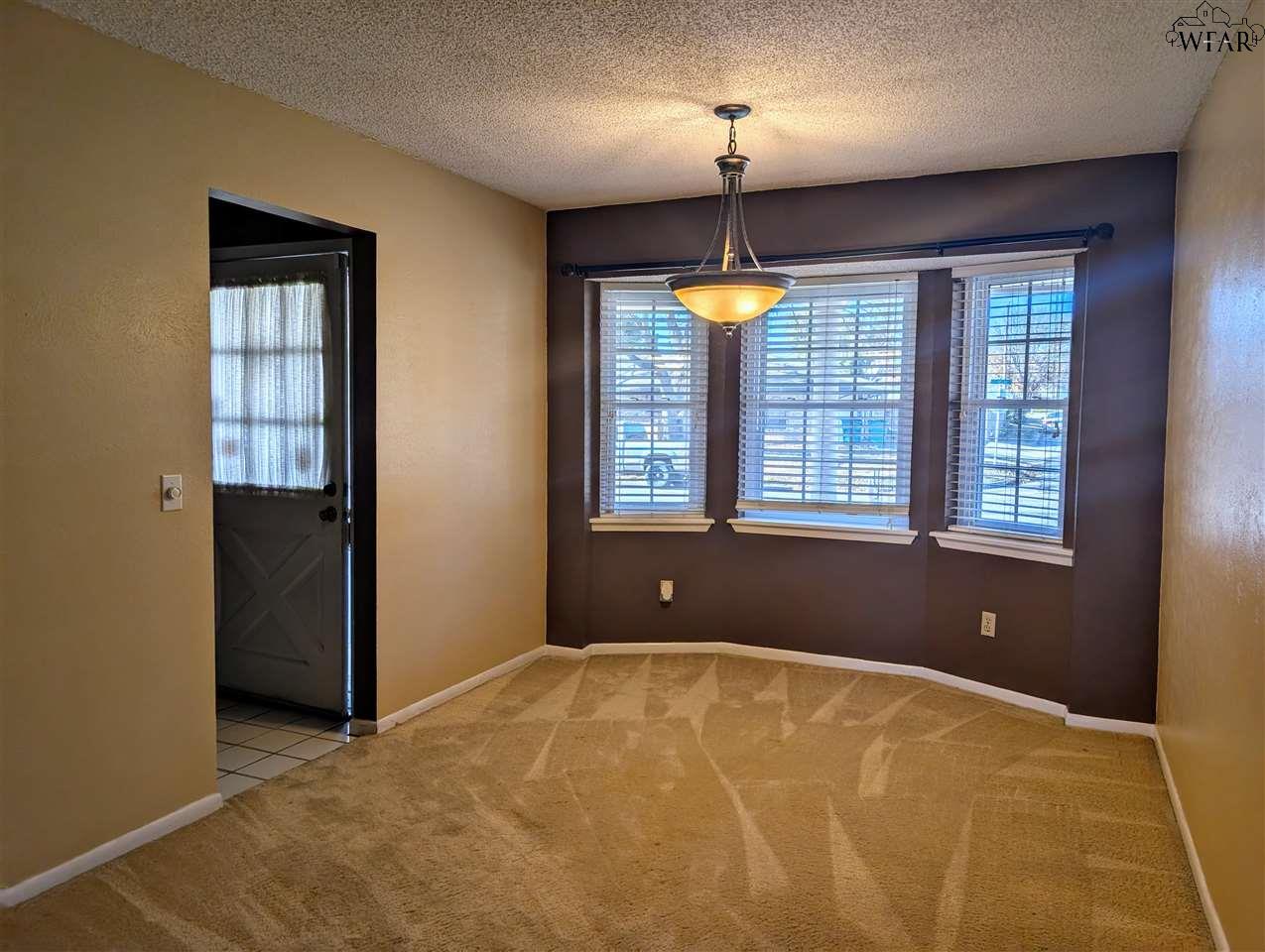 1045 Jan Lee Drive, Burkburnett, Texas image 4