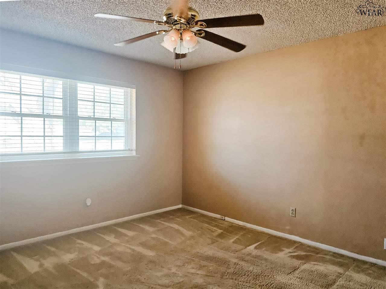1045 Jan Lee Drive, Burkburnett, Texas image 17