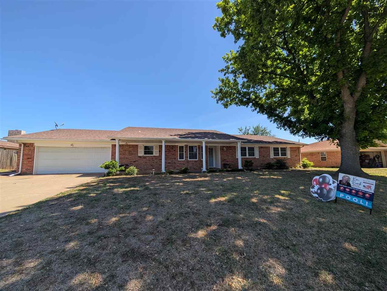 1045 Jan Lee Drive, Burkburnett, Texas image 2