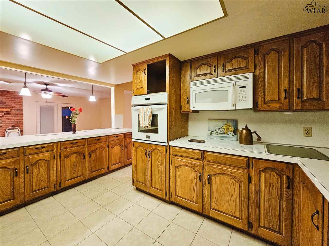 1045 Jan Lee Drive, Burkburnett, Texas image 9