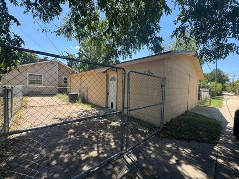 Homes For Rent - 1902 Keeler Avenue #REAR<br/> Wichita Falls, TX 76301