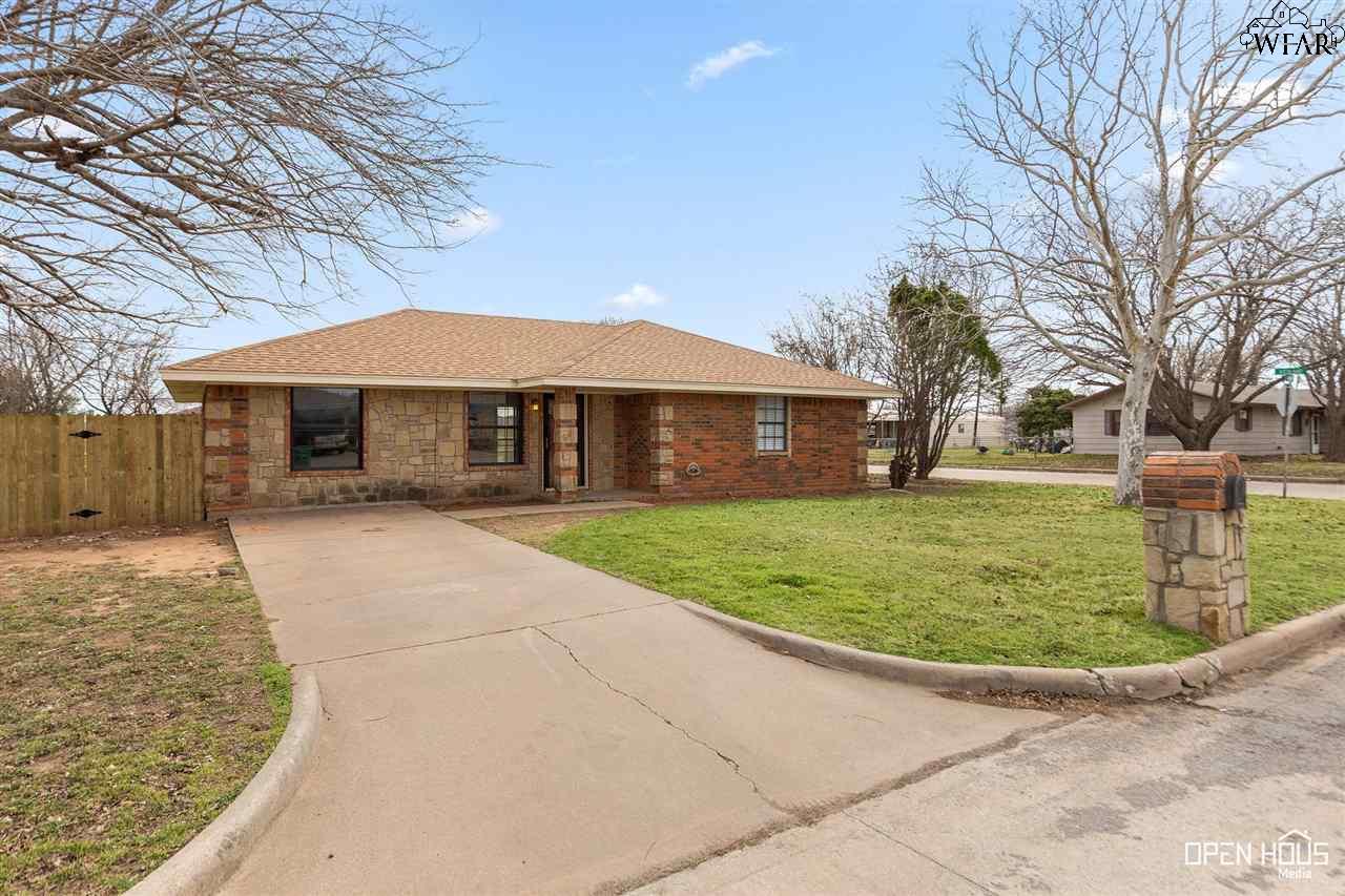 300 E Garden Drive, Iowa Park, Texas image 1