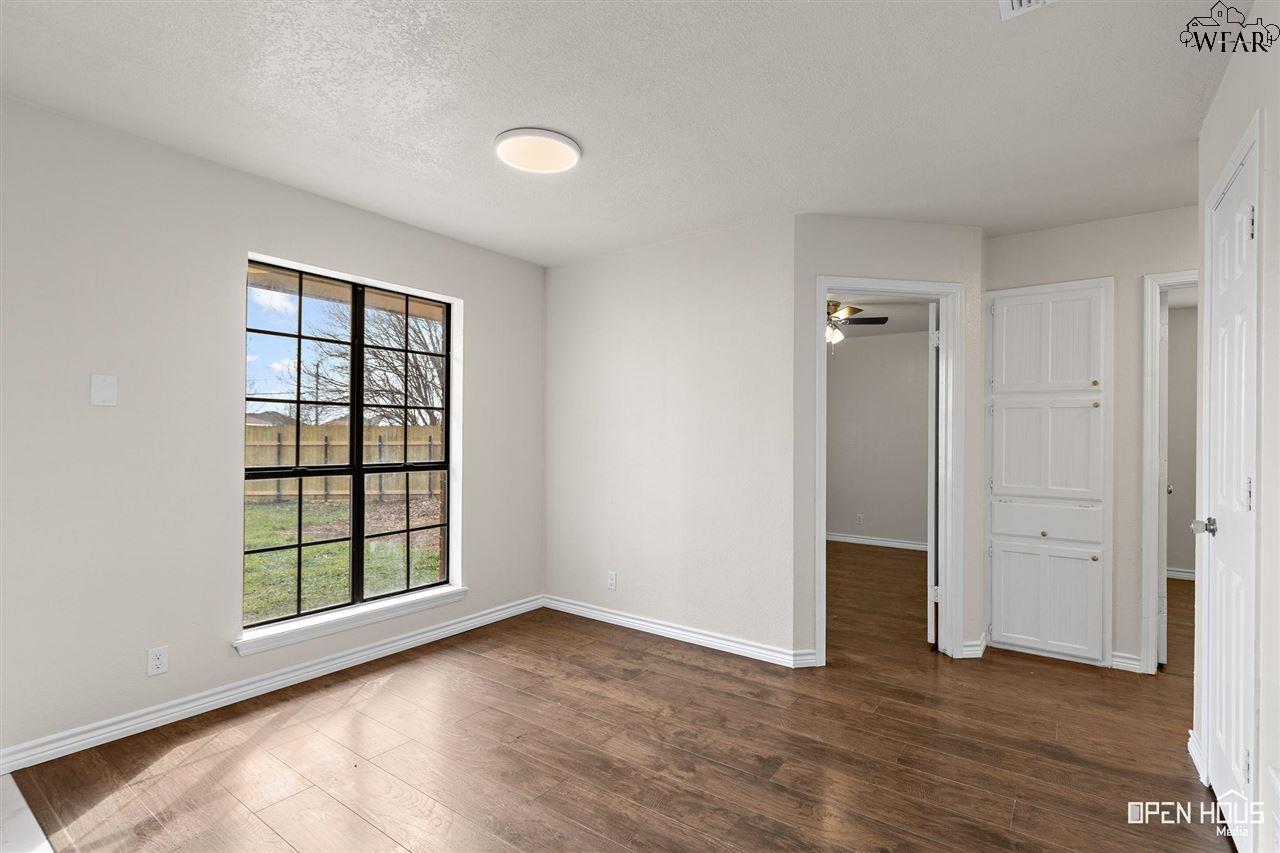 300 E Garden Drive, Iowa Park, Texas image 15