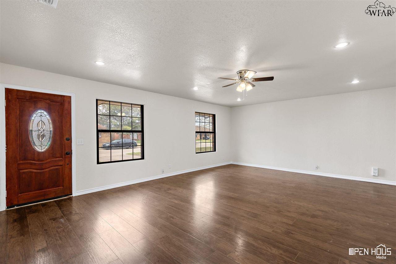 300 E Garden Drive, Iowa Park, Texas image 4