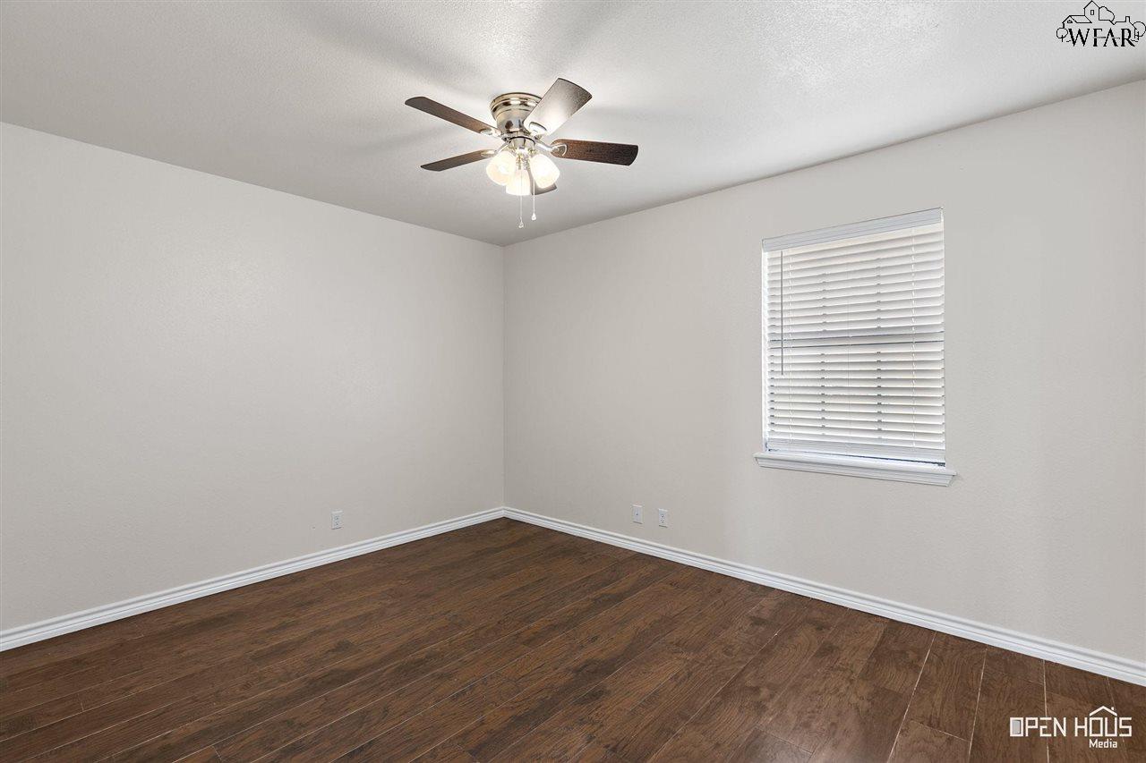 300 E Garden Drive, Iowa Park, Texas image 16