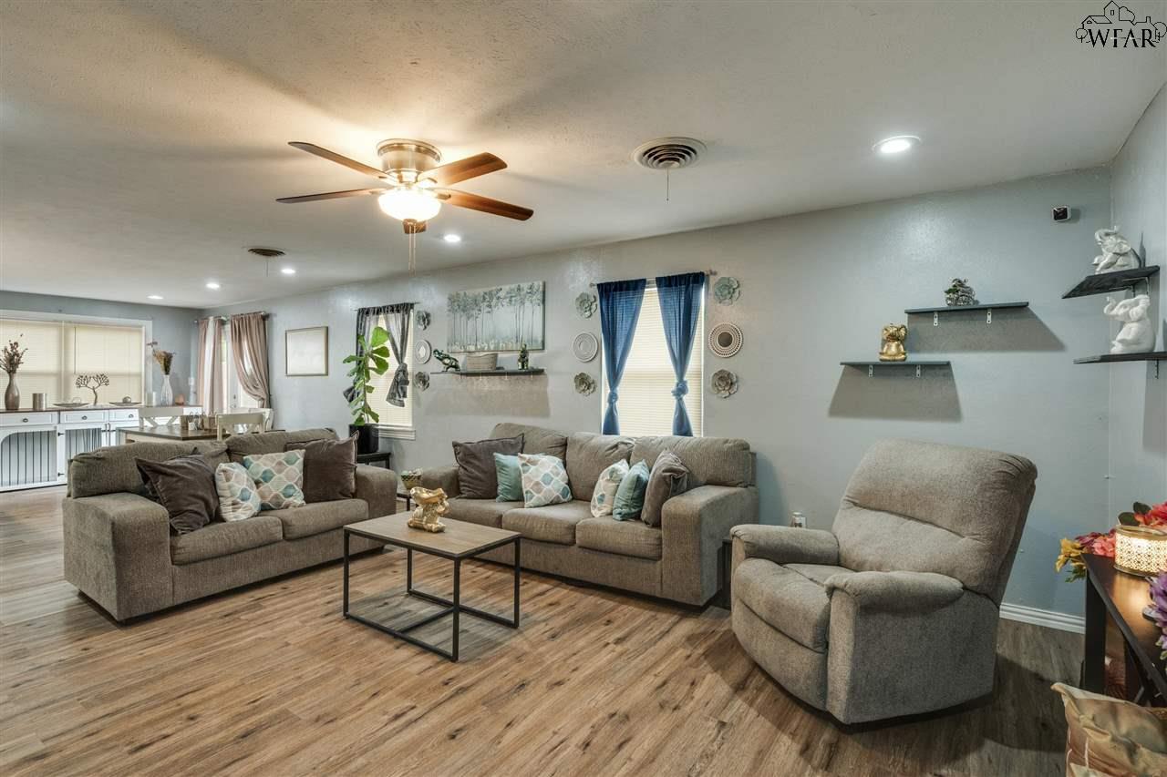 4218 Kingsbury Drive, Wichita Falls, Texas image 4