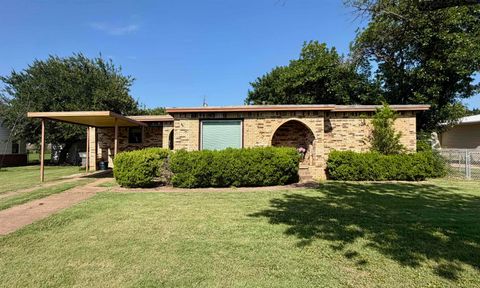 Homes For Sale - 2005 Burroughs Street<br/> Wichita Falls, TX 76309