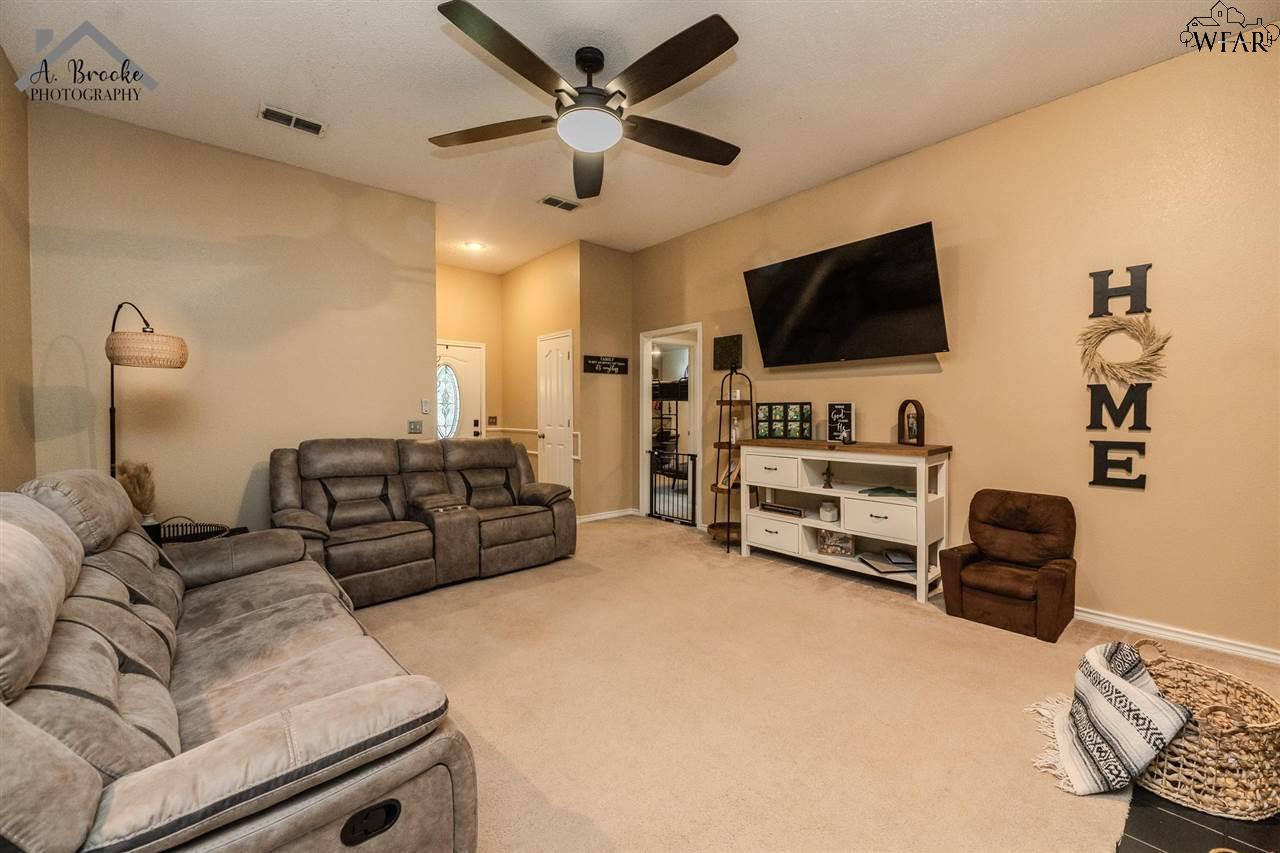 128 Garrett Street, Burkburnett, Texas image 7