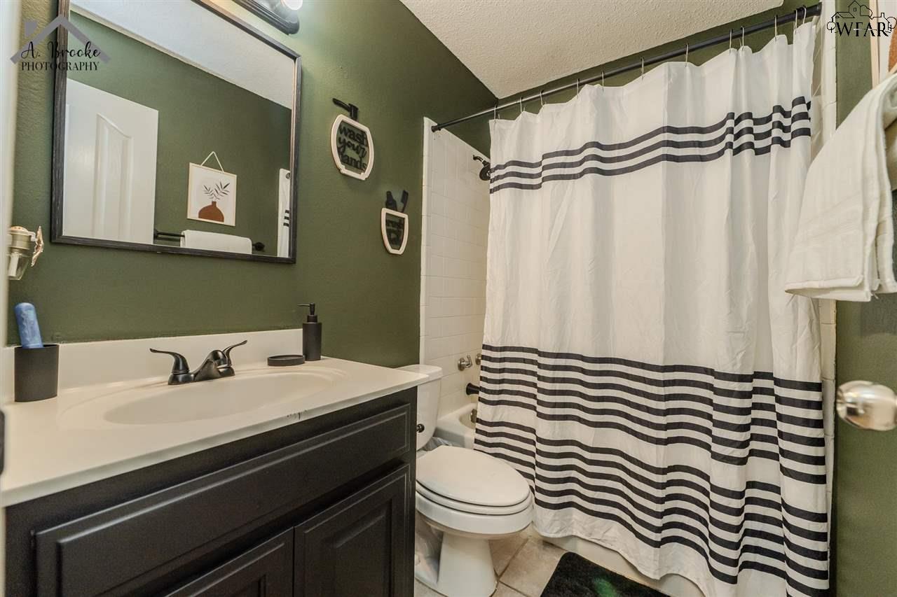 128 Garrett Street, Burkburnett, Texas image 25