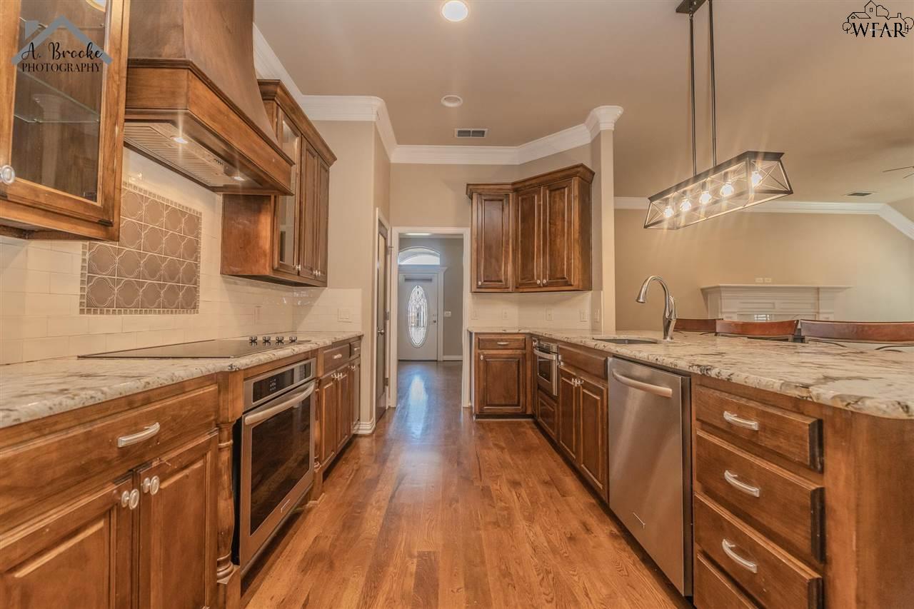 816 Coulter Drive, Burkburnett, Texas image 7