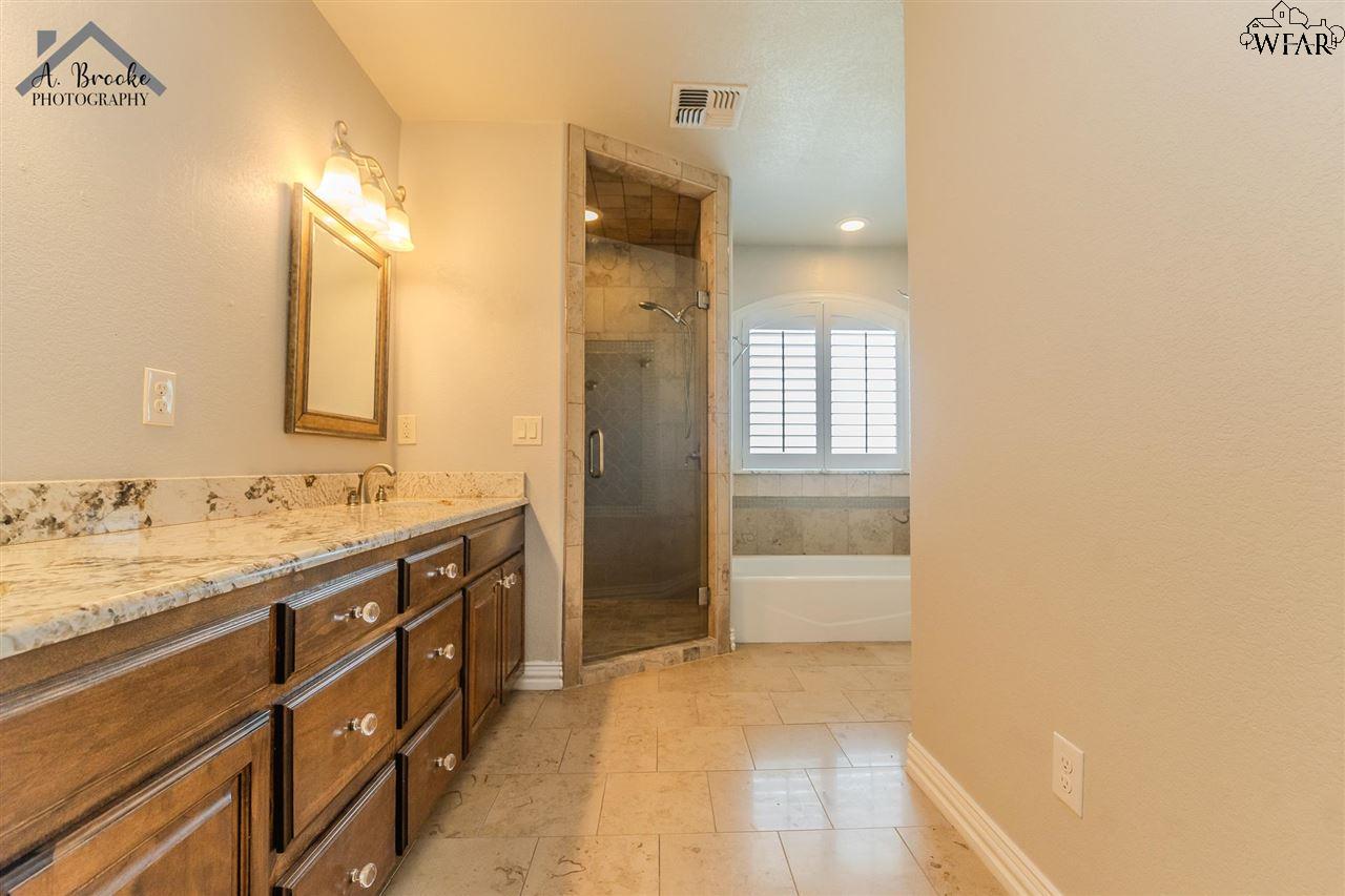 816 Coulter Drive, Burkburnett, Texas image 11