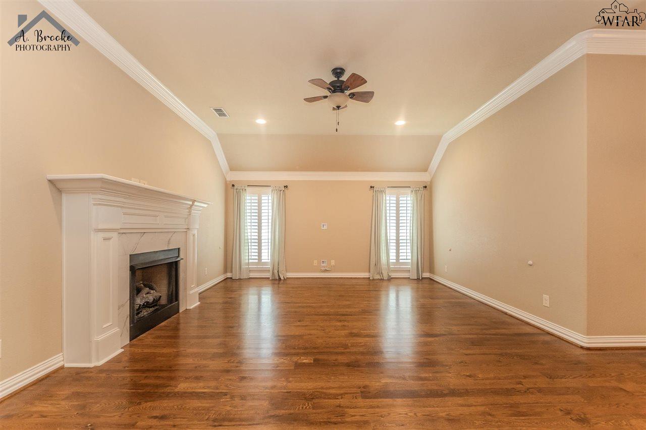 816 Coulter Drive, Burkburnett, Texas image 4