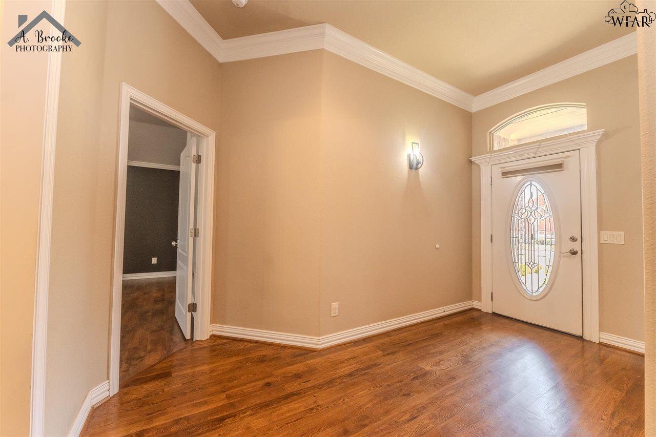816 Coulter Drive, Burkburnett, Texas image 3