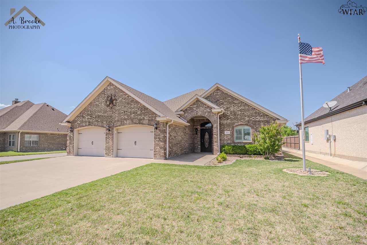 816 Coulter Drive, Burkburnett, Texas image 2