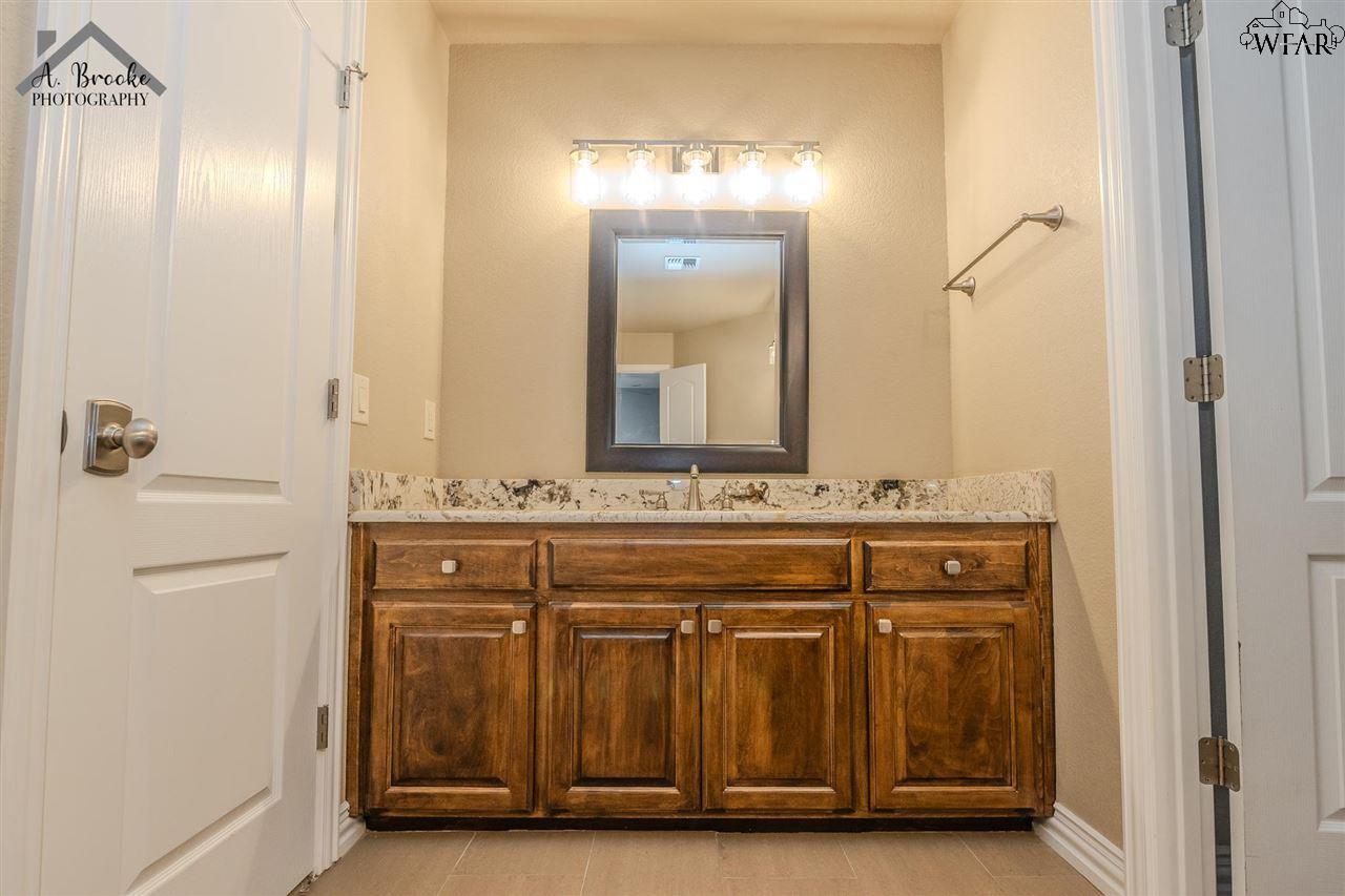 816 Coulter Drive, Burkburnett, Texas image 20