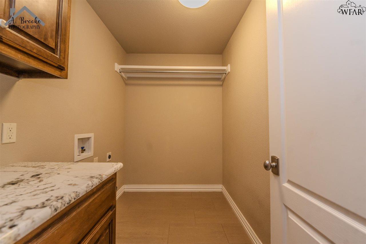 816 Coulter Drive, Burkburnett, Texas image 25