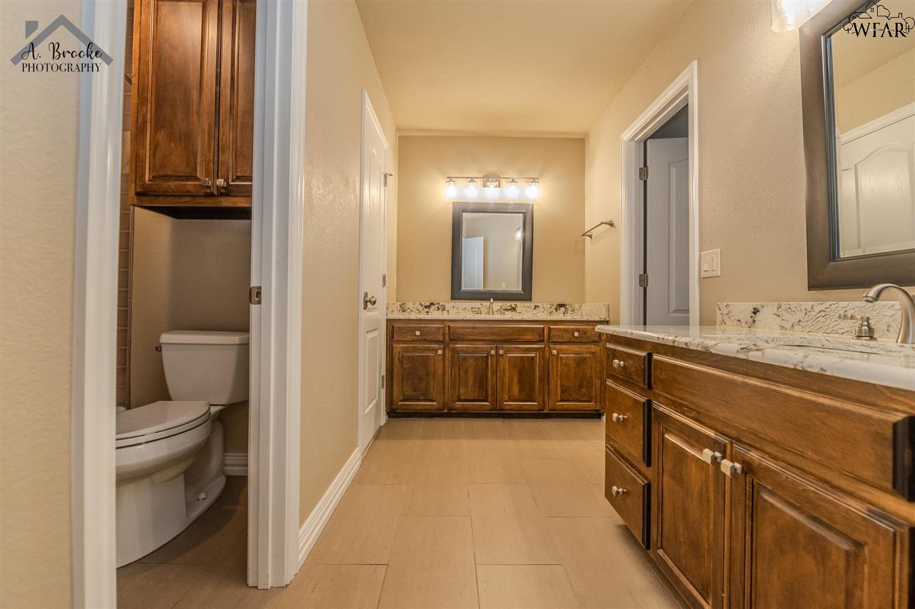 816 Coulter Drive, Burkburnett, Texas image 18