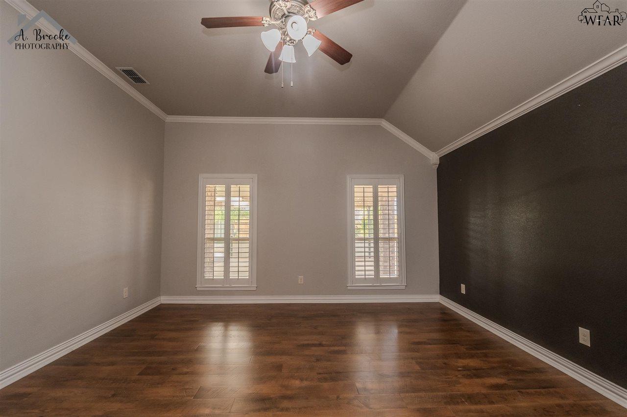 816 Coulter Drive, Burkburnett, Texas image 10