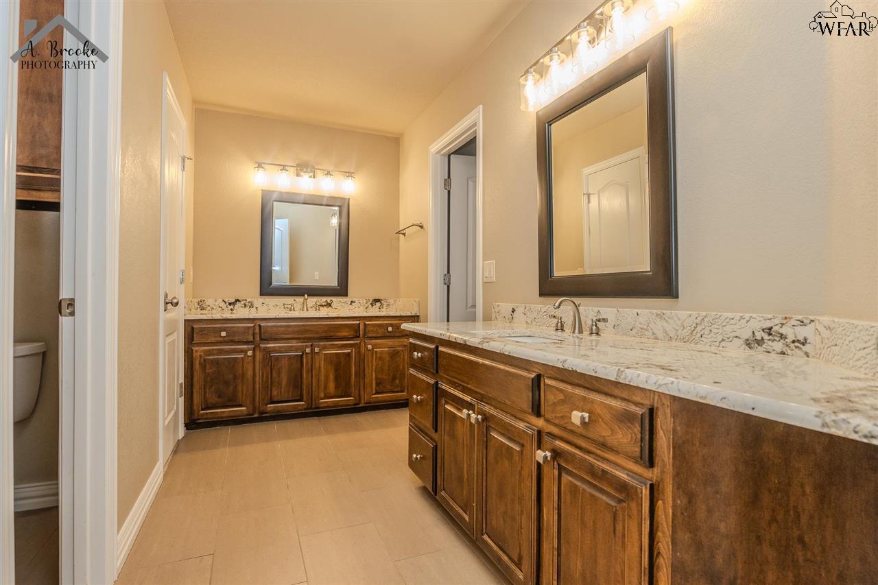 816 Coulter Drive, Burkburnett, Texas image 17