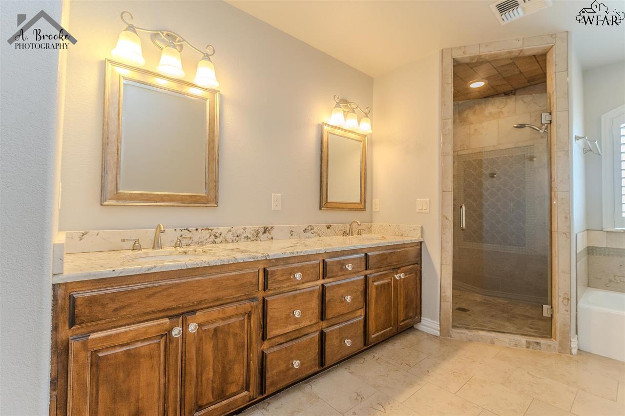 816 Coulter Drive, Burkburnett, Texas image 12