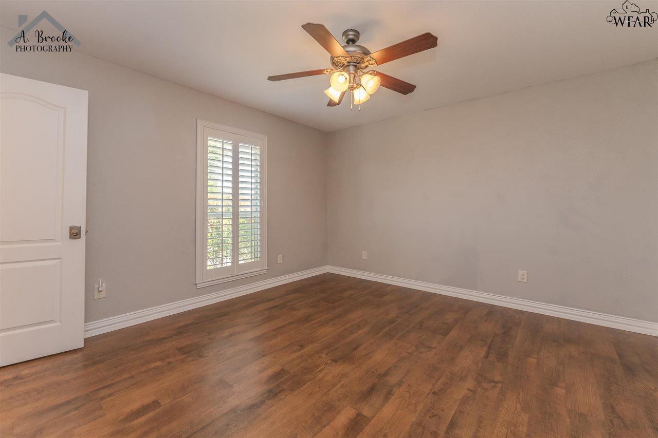 816 Coulter Drive, Burkburnett, Texas image 23