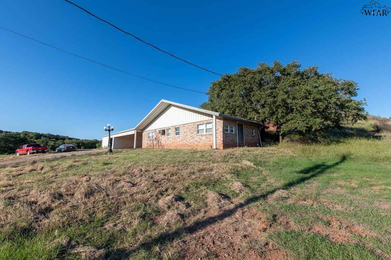274 Nocona Drive, Nocona, Texas image 2