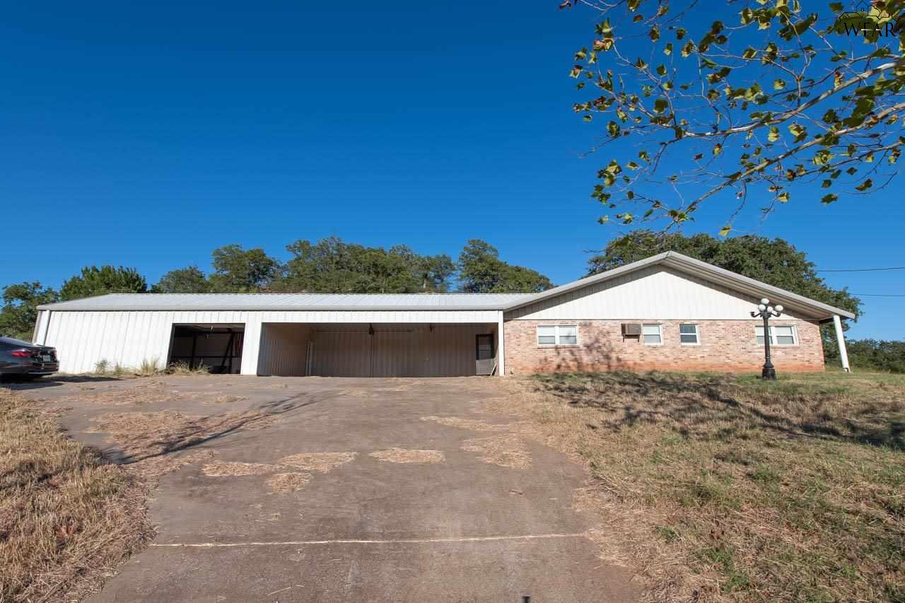 274 Nocona Drive, Nocona, Texas image 1