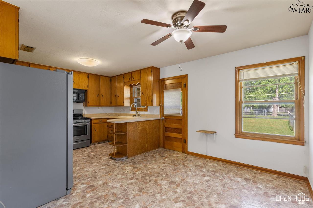 515 Dot Avenue, Burkburnett, Texas image 9