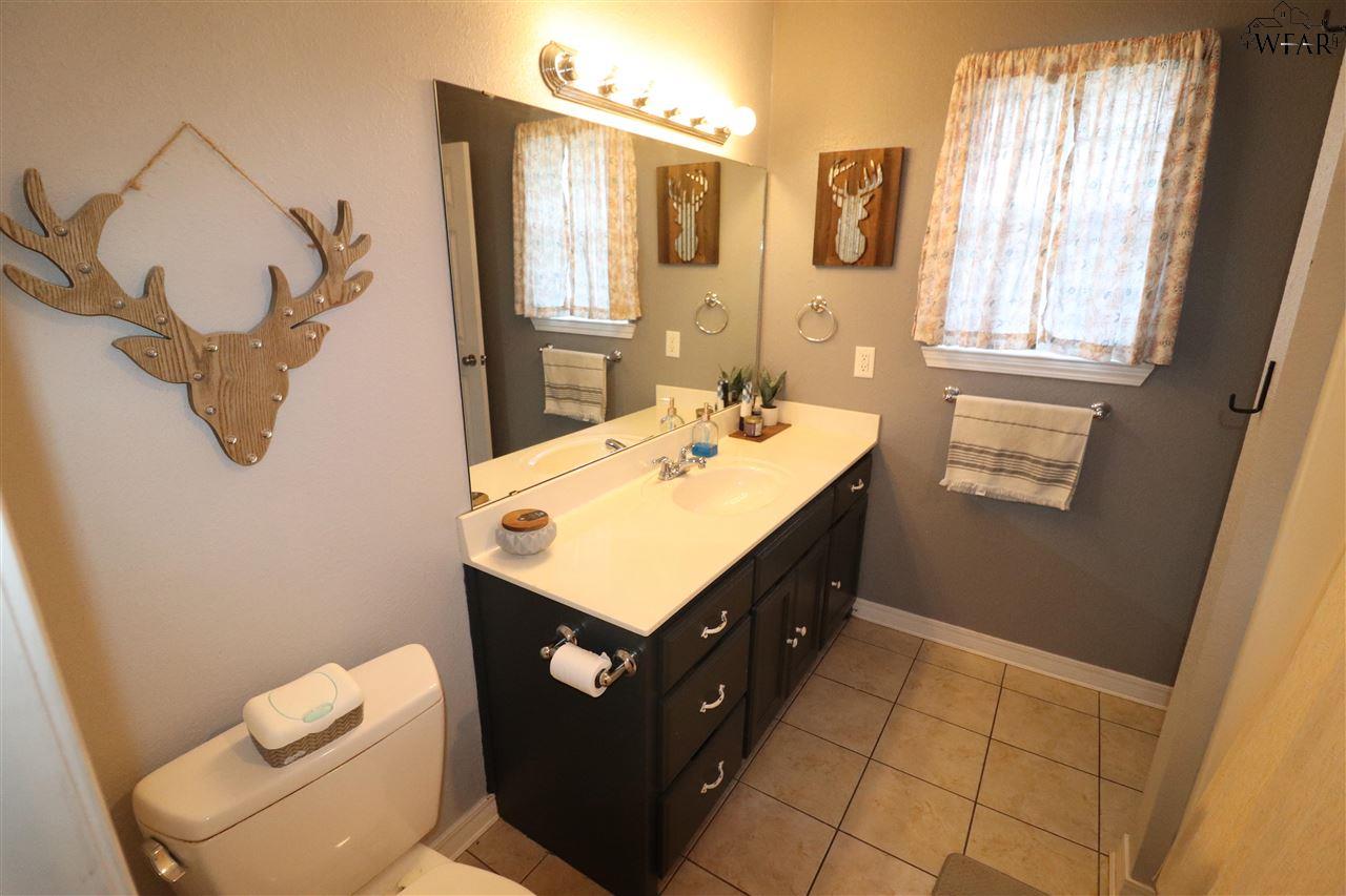 1440 Lariat Trail, Henrietta, Texas image 9