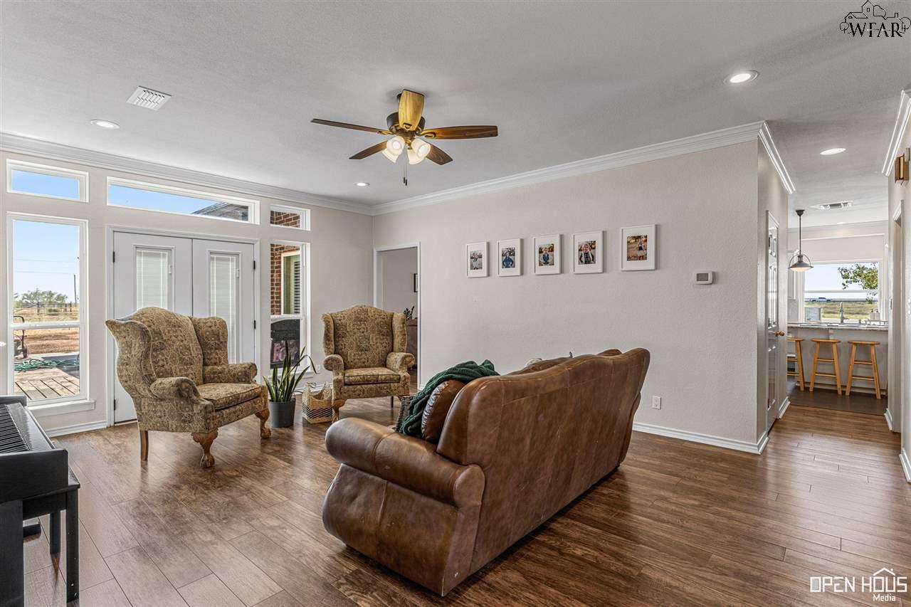 294 Burnett Ranch Road, Electra, Texas image 4