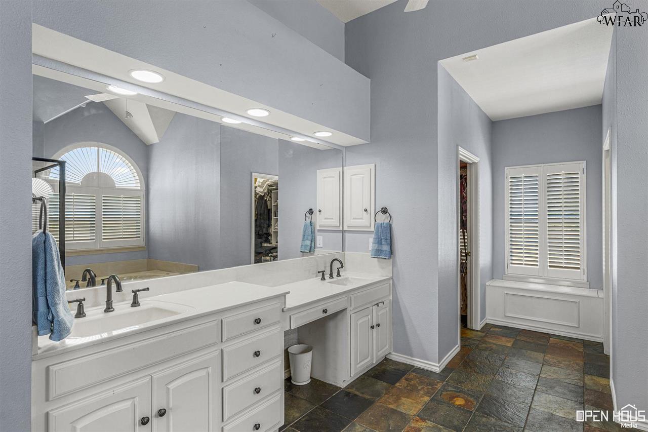 294 Burnett Ranch Road, Electra, Texas image 13